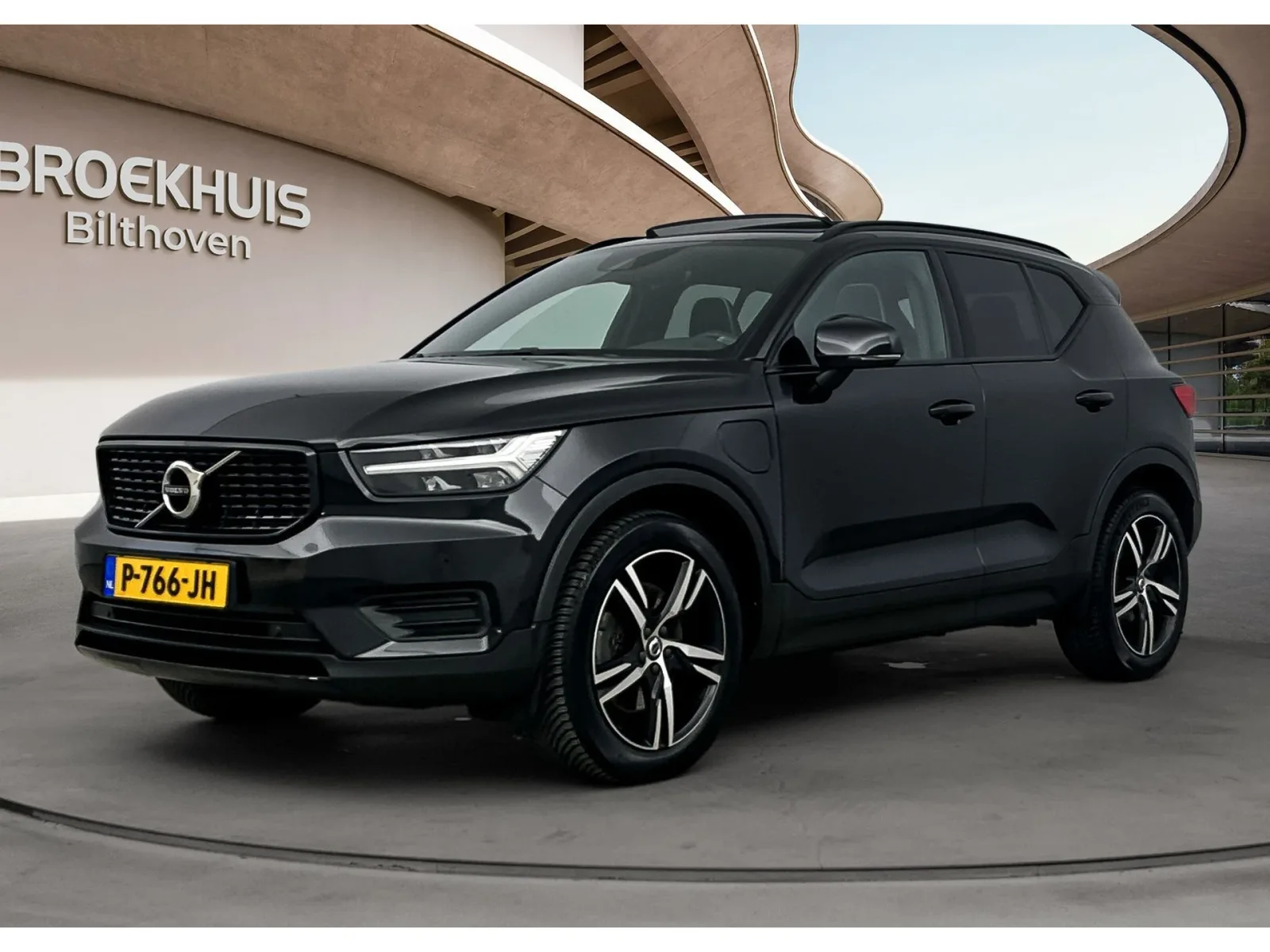Volvo XC40 (2022) — foto 1