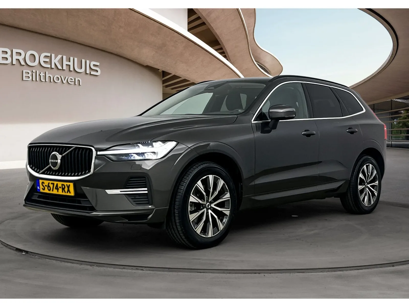 Volvo XC60 (2022) — foto 1