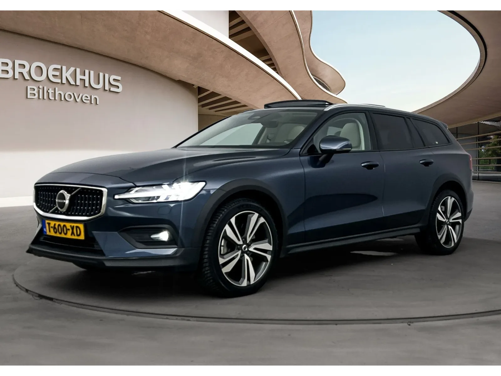 Volvo V60 (2023) — foto 1