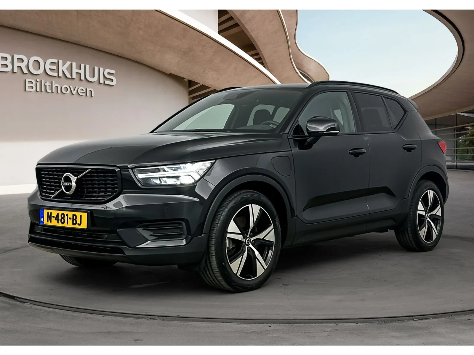 Volvo XC40 (2021) — foto 1