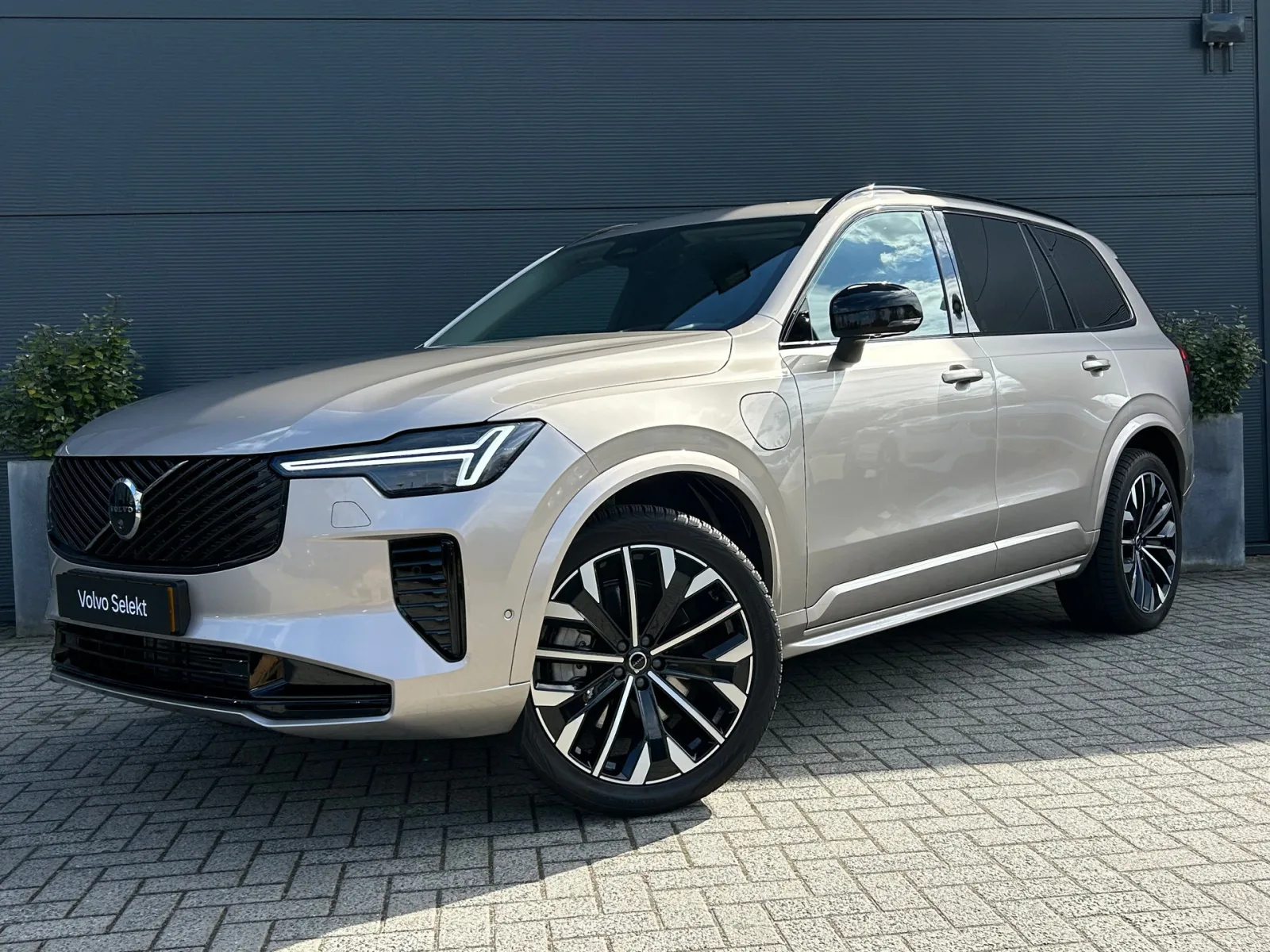 Volvo XC90 (2025) — foto 1