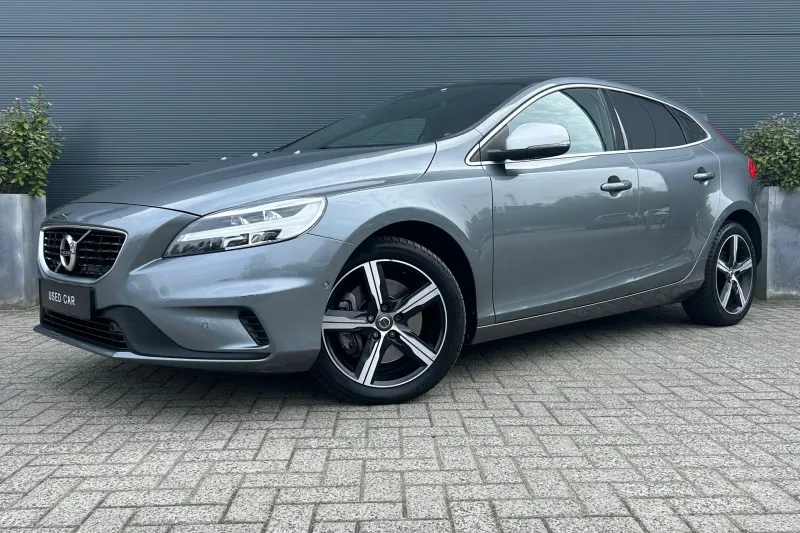 Volvo V40 (2020)