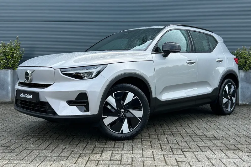 Volvo XC40 (2025)
