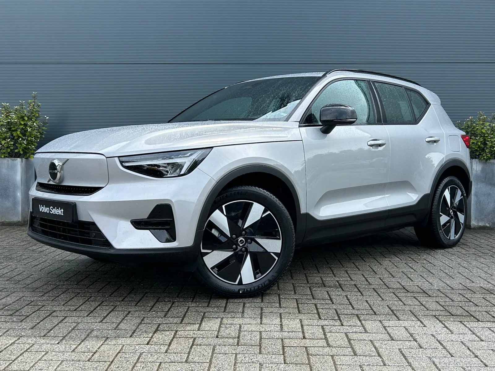 Volvo EX40 (2025) — foto 1