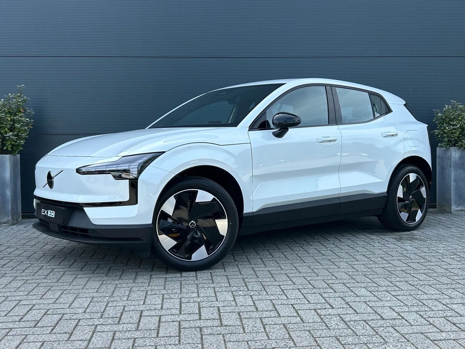 Volvo EX30 (2026) — foto 1