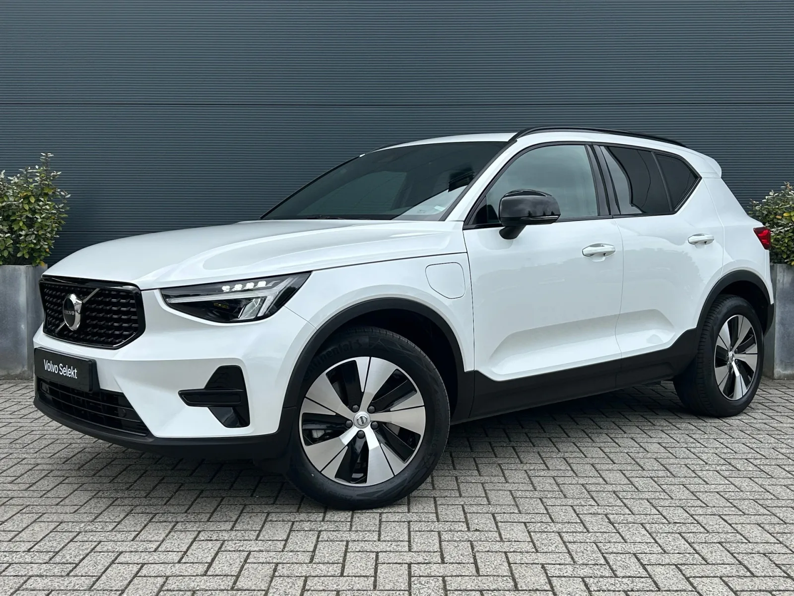 Volvo XC40 (2023) — foto 1