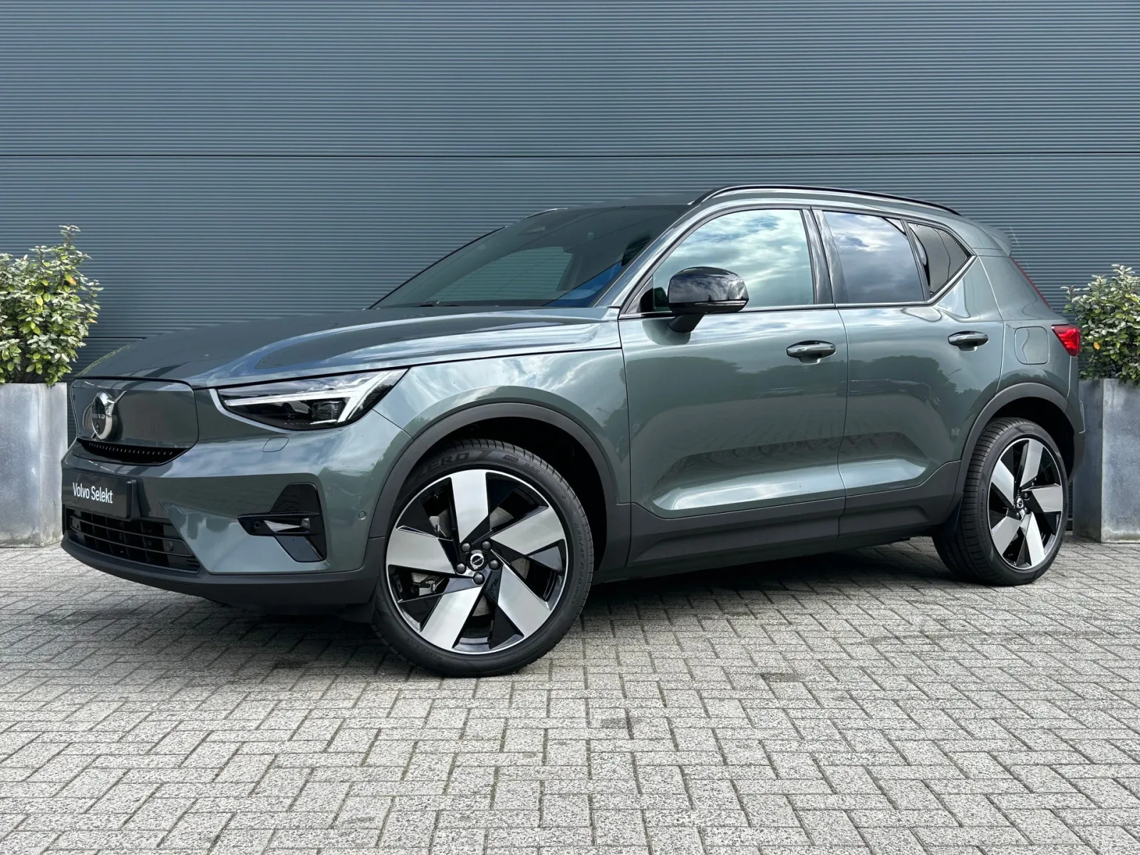 Volvo EX40 (2026) — foto 1