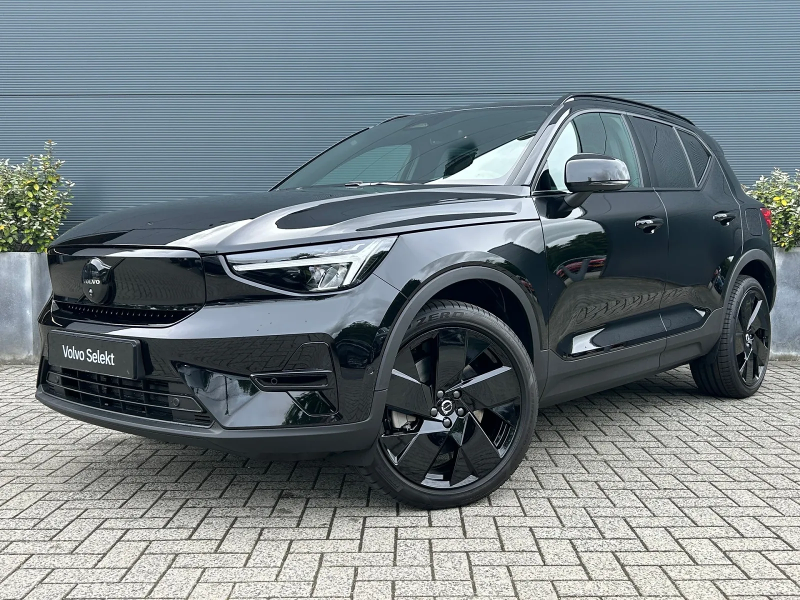 Volvo EX40 (2026) — foto 1