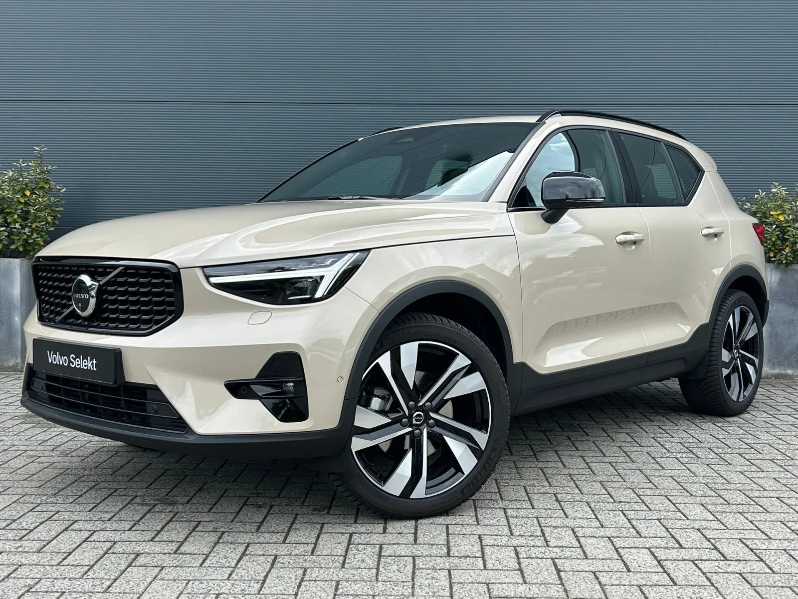 Volvo XC40 (2026) — foto 1