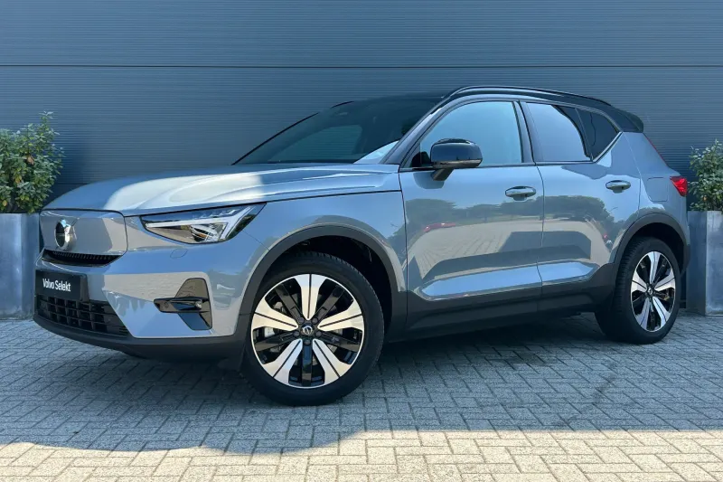 Volvo XC40 (2023)