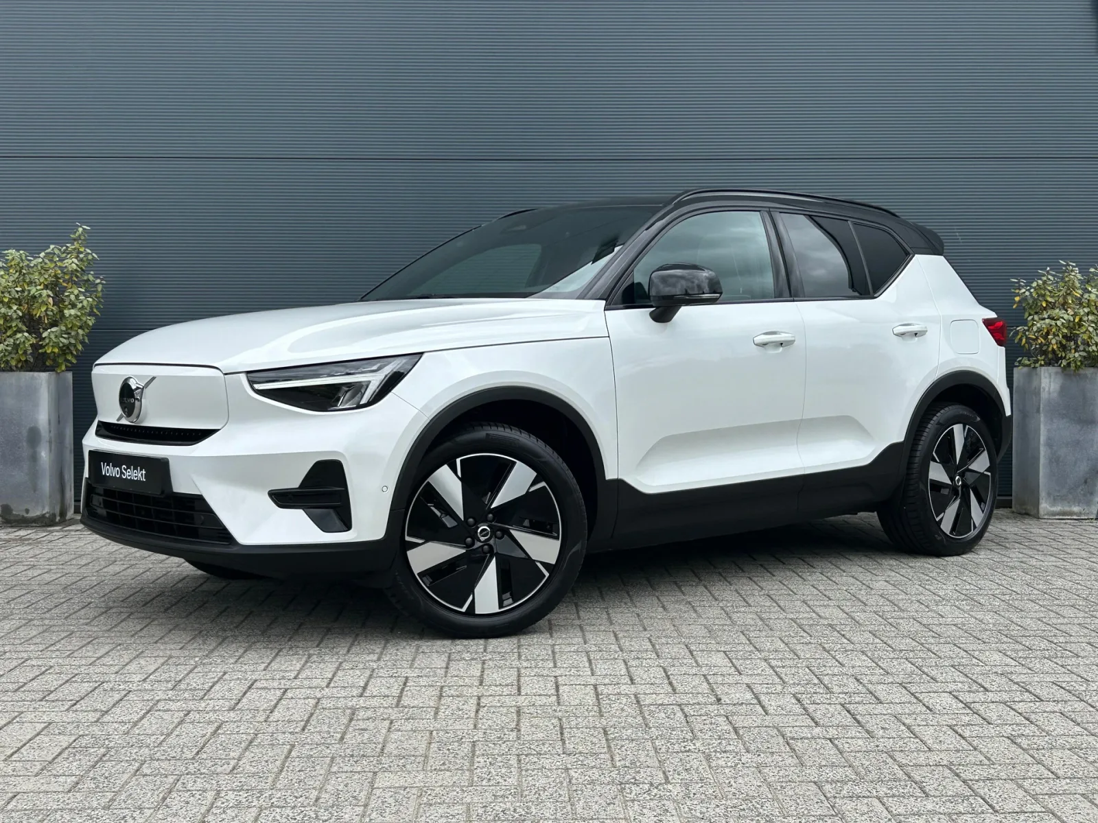 Volvo EX40 (2025) — foto 1