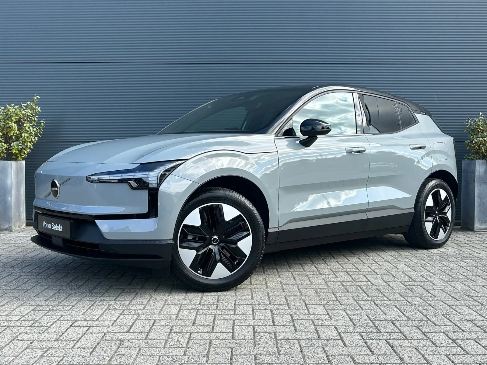 Volvo EX30 (2024) — foto 1