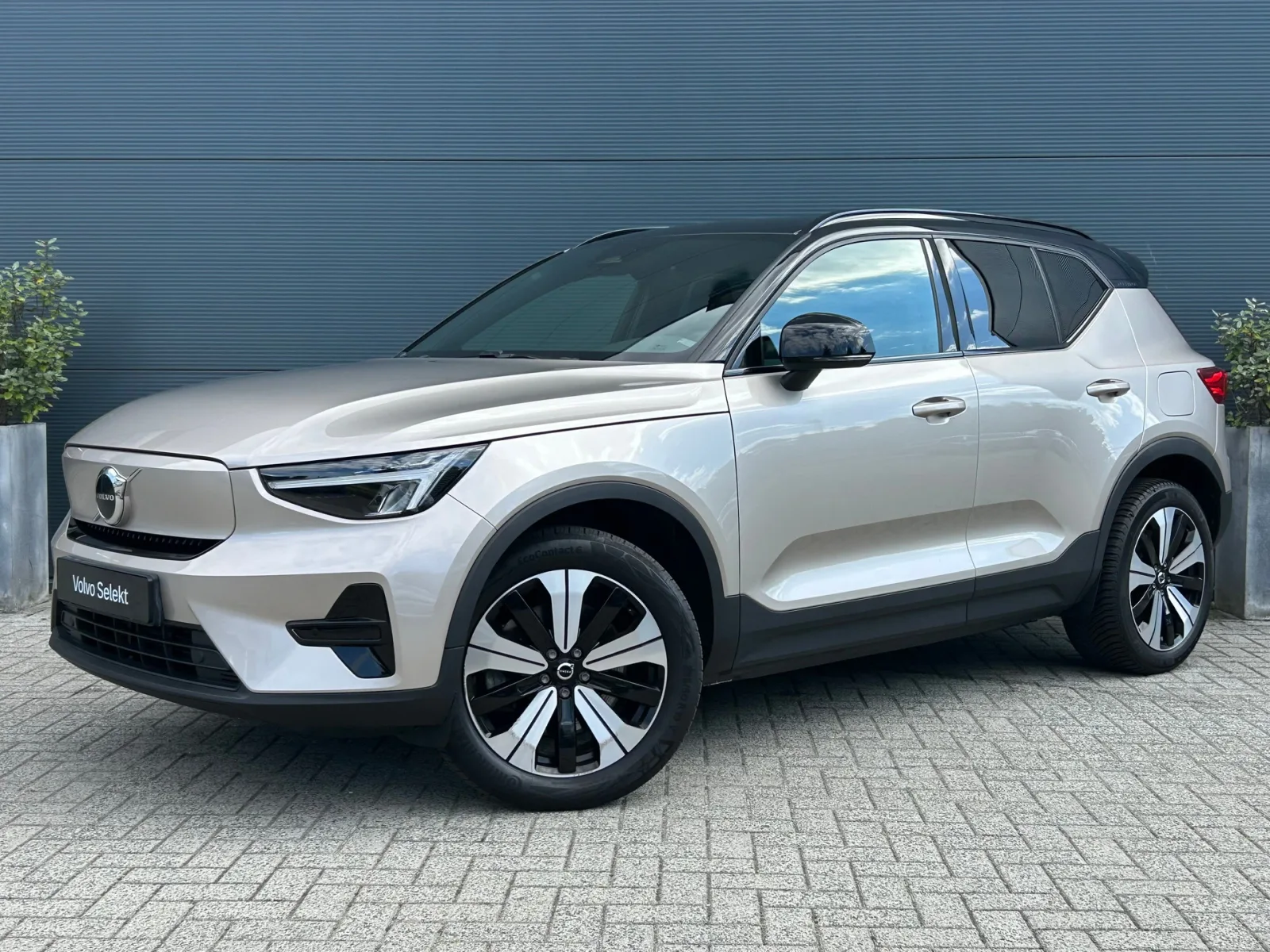 Volvo XC40 (2023) — foto 1
