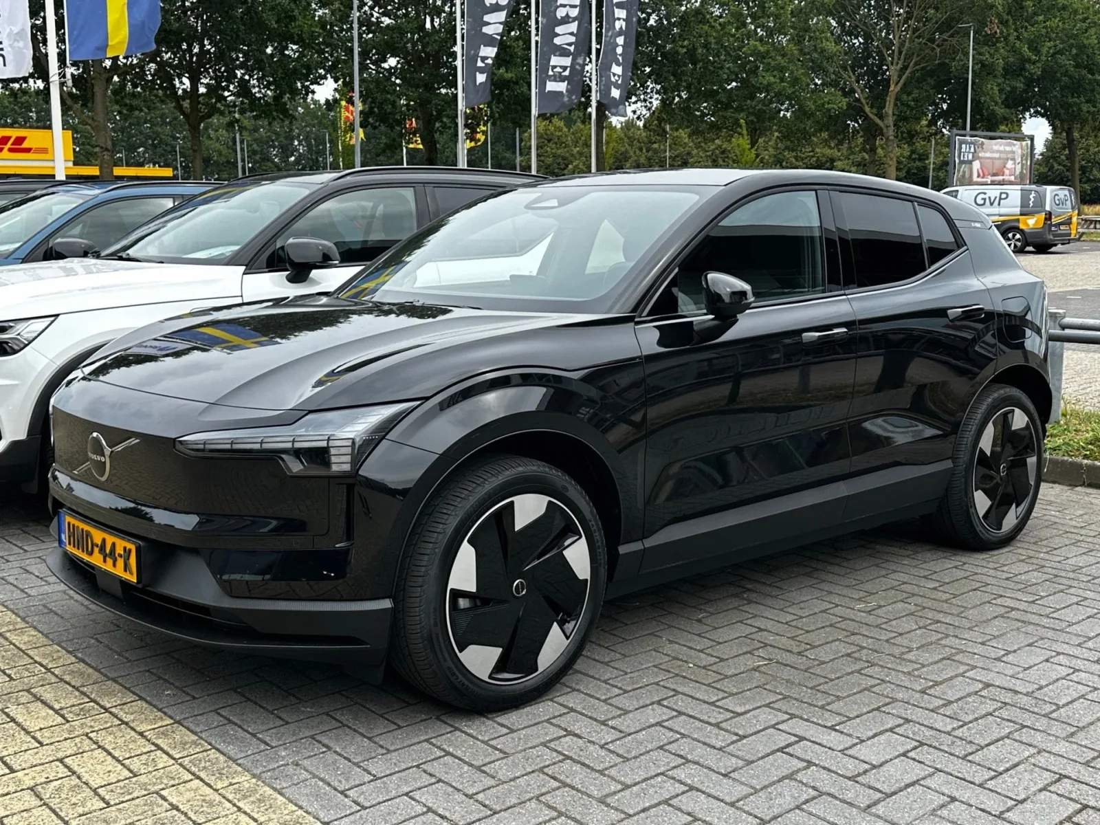 Volvo EX30 (2025) — foto 1