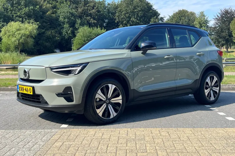 Volvo XC40 (2023)