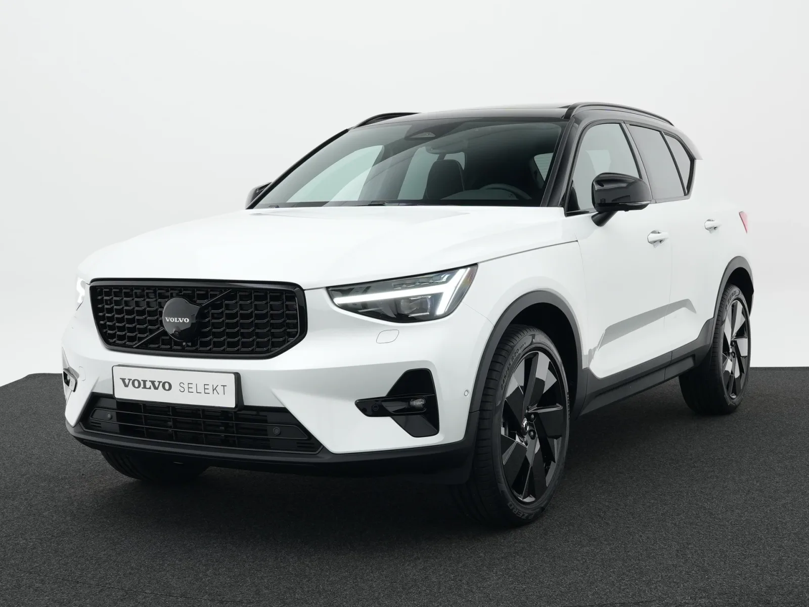 Volvo XC40 (2026) — foto 1