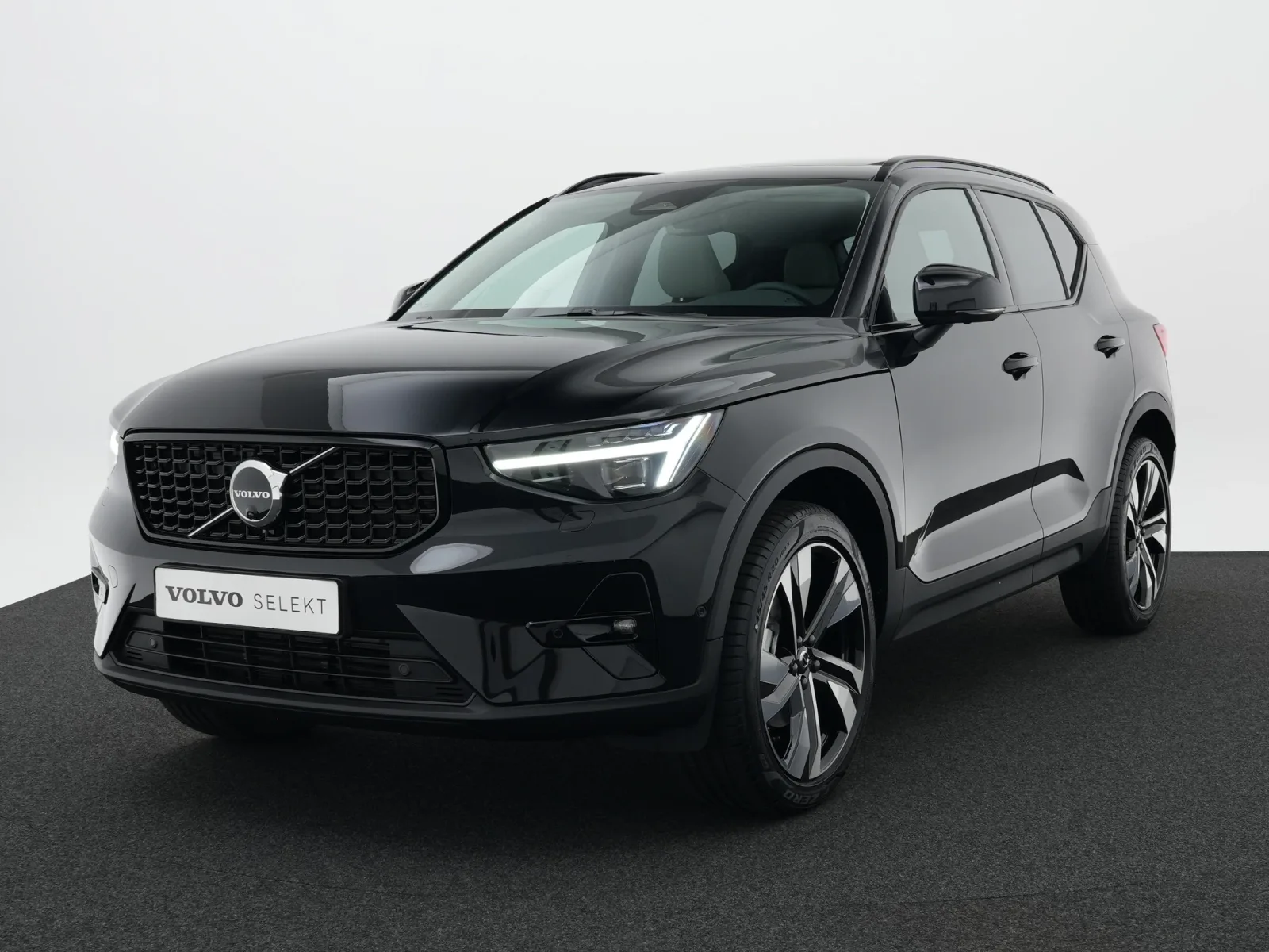 Volvo XC40 (2026) — foto 1