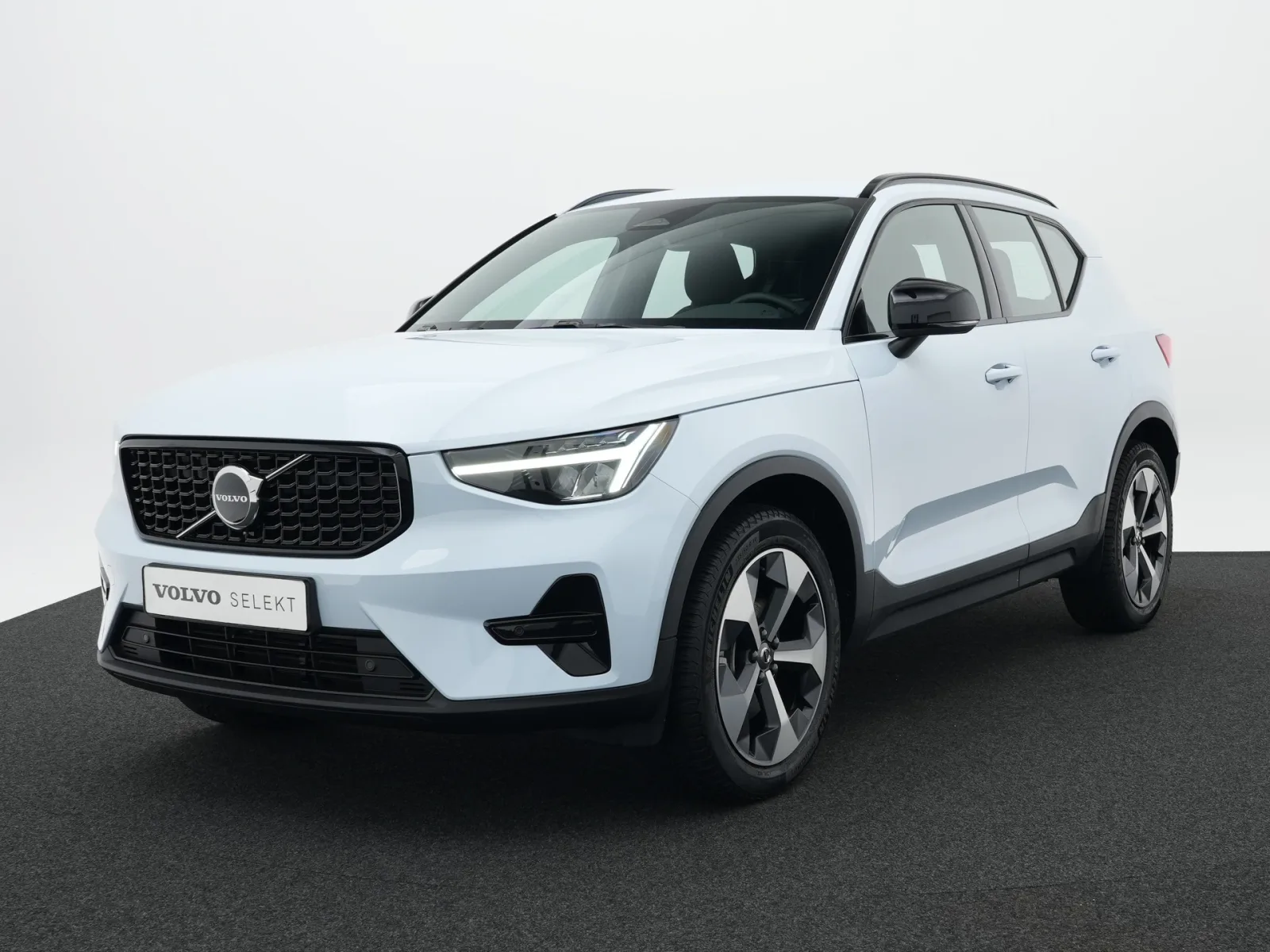 Volvo XC40 (2025) — foto 1
