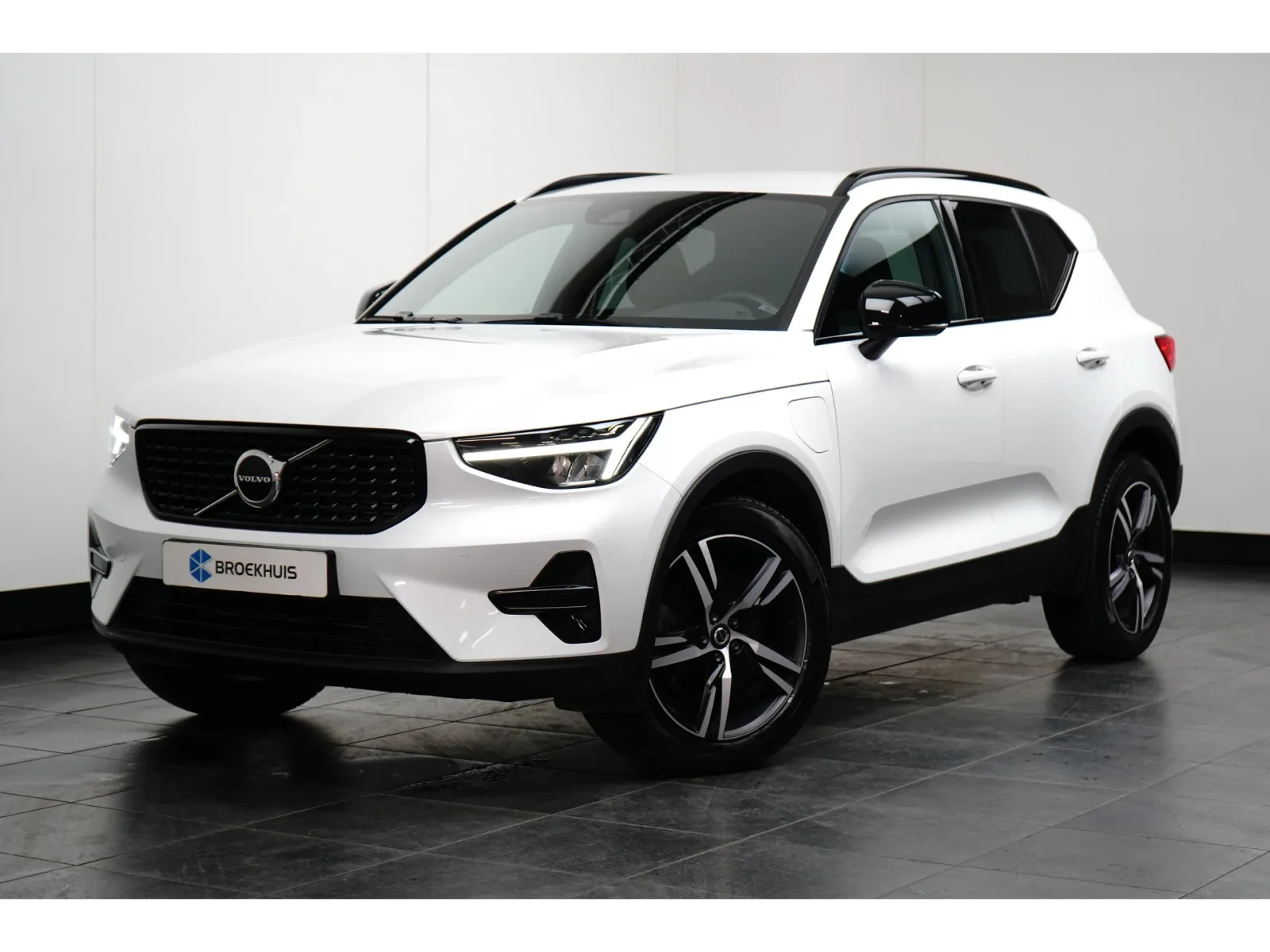 Volvo XC40 (2022) — foto 1