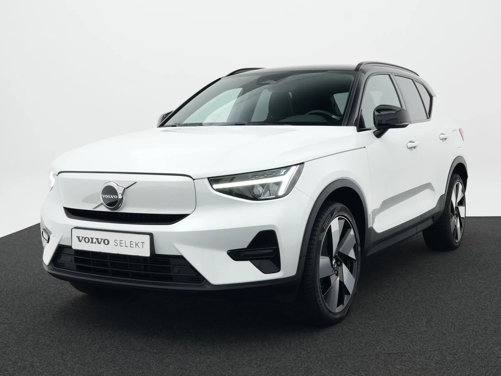 Volvo XC40 (2023) — foto 1