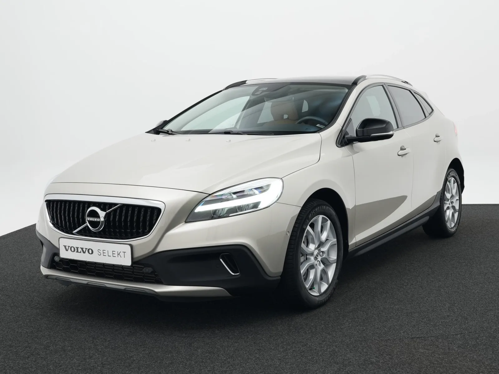 Volvo V40 (2019) — foto 1