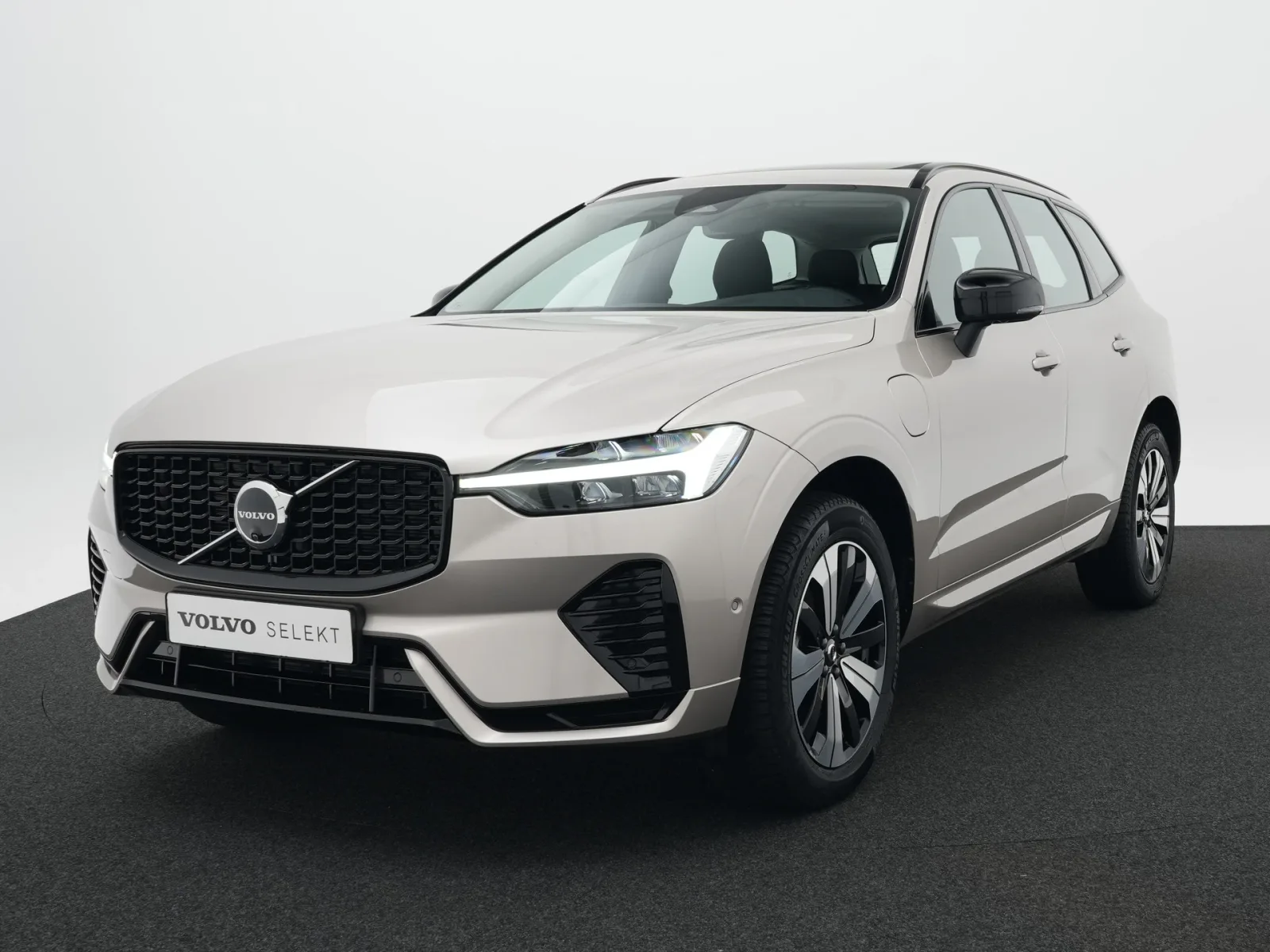 Volvo XC60 (2025) — foto 1