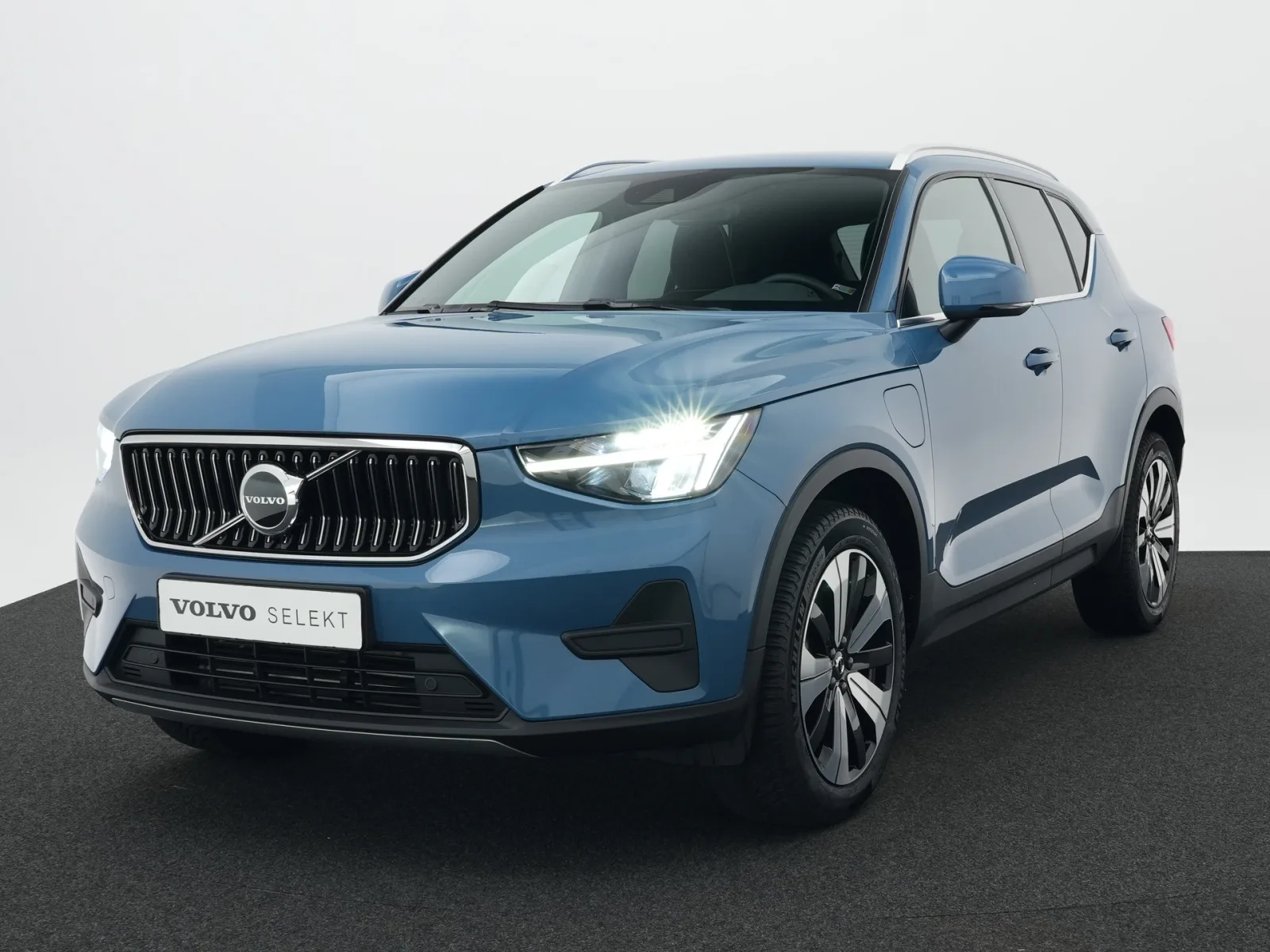 Volvo XC40 (2023) — foto 1
