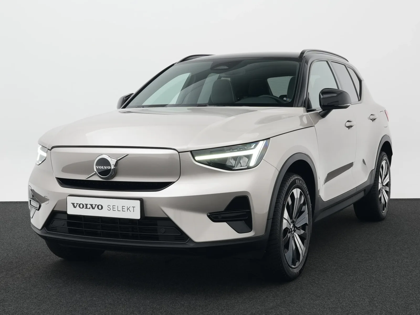 Volvo XC40 (2023) — foto 1