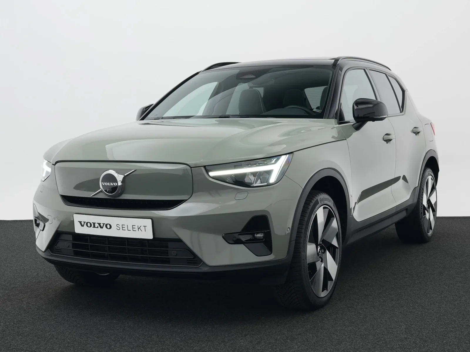 Volvo XC40 (2023) — foto 1