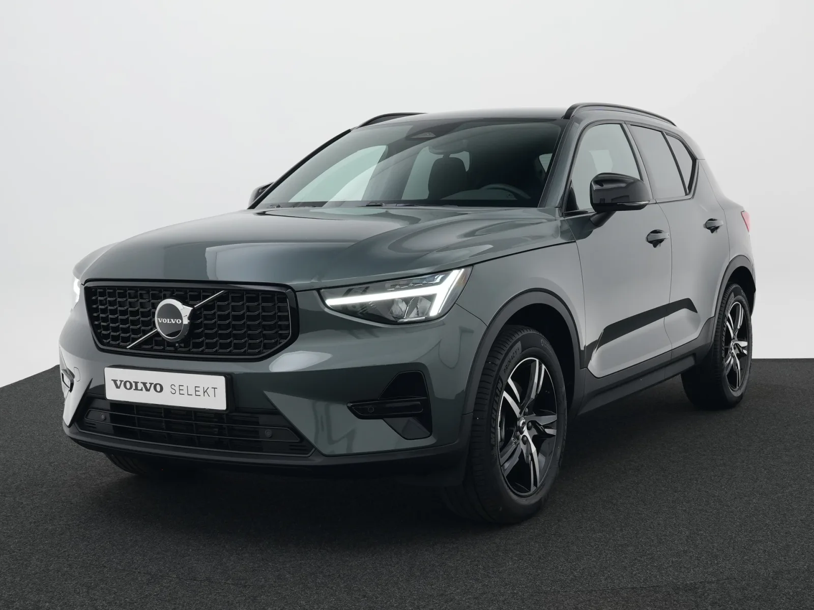 Volvo XC40 (2026) — foto 1