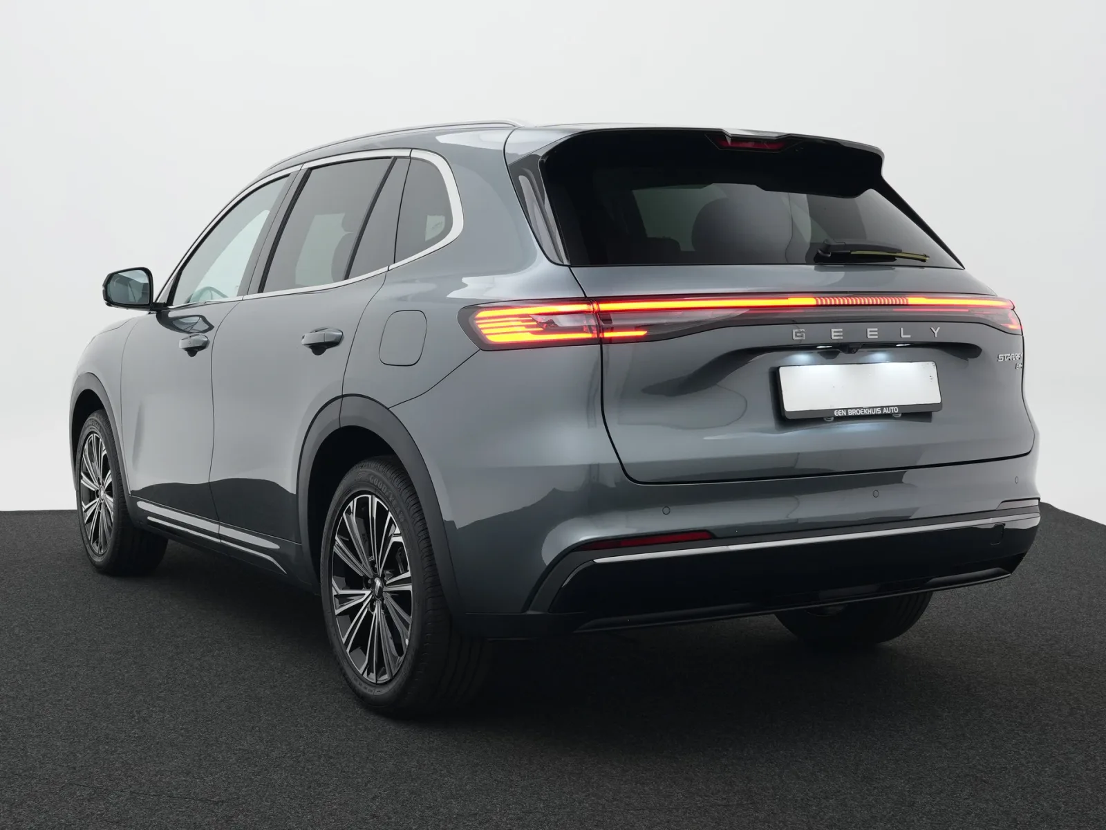 Geely Starray EM-i (2026) — foto 1