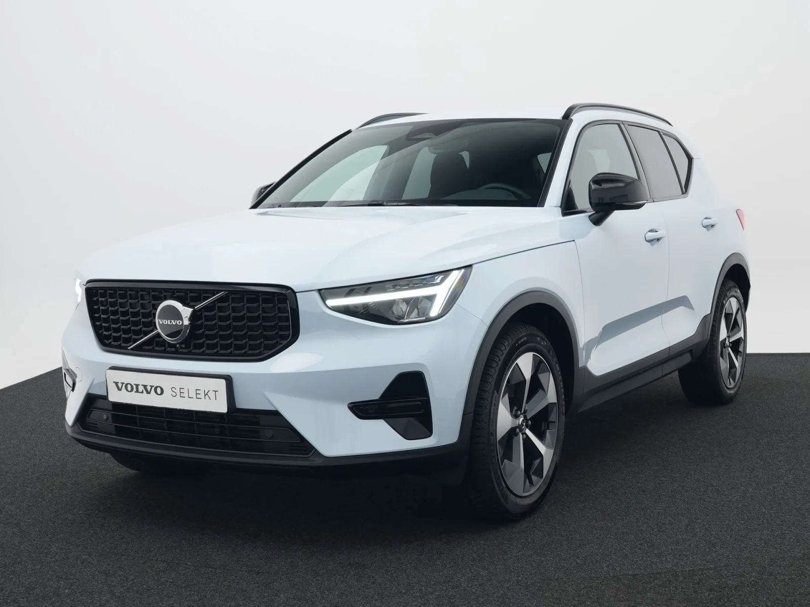 Volvo XC40 (2026) — foto 1