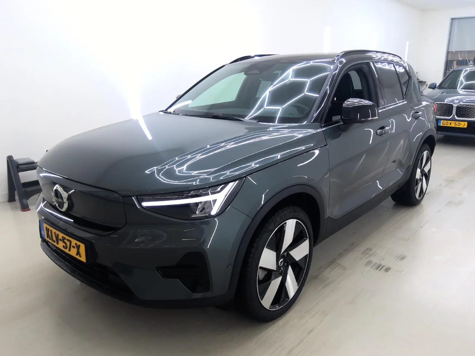 Volvo EX40 (2026) — foto 1
