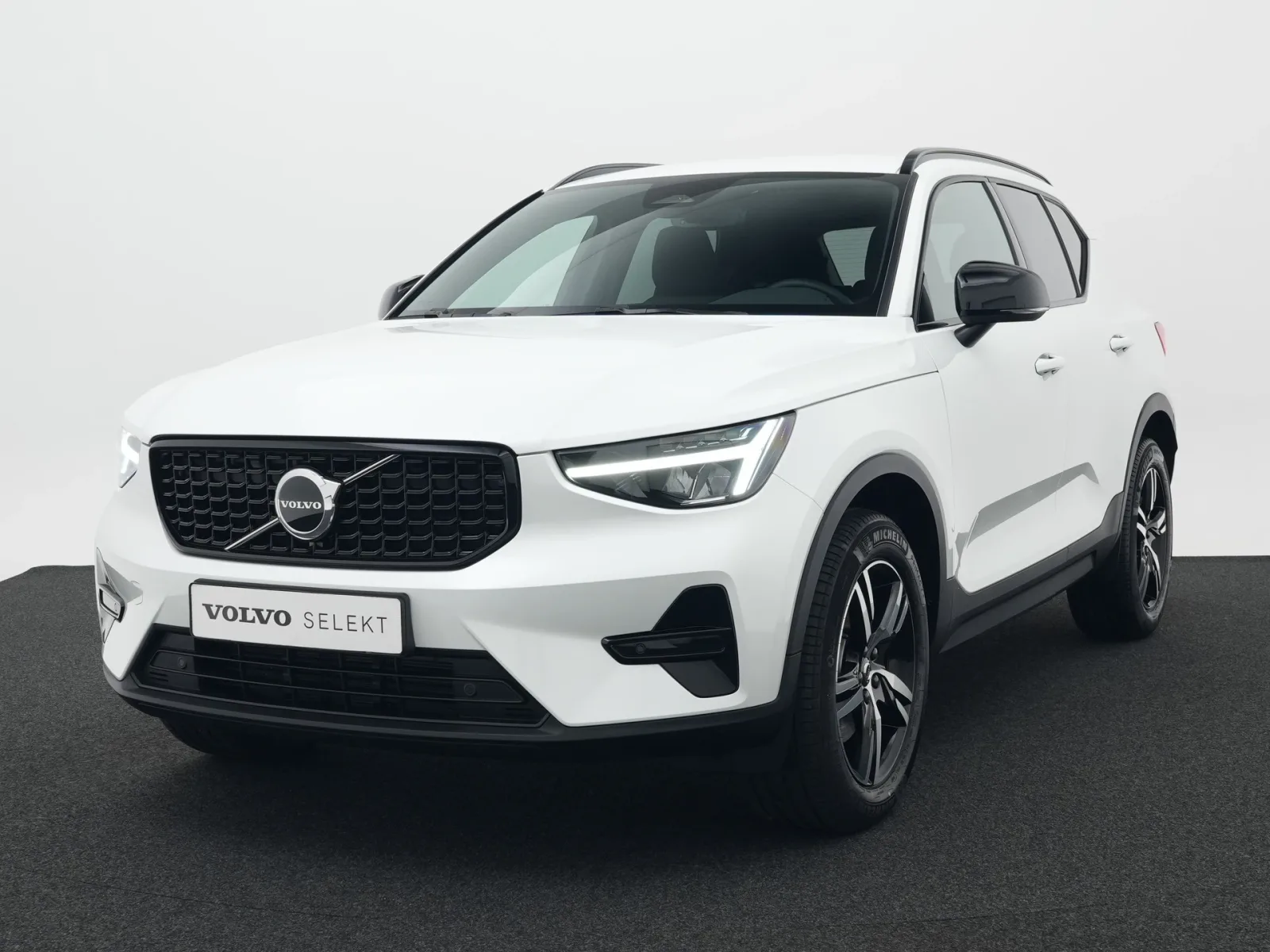 Volvo XC40 (2026) — foto 1