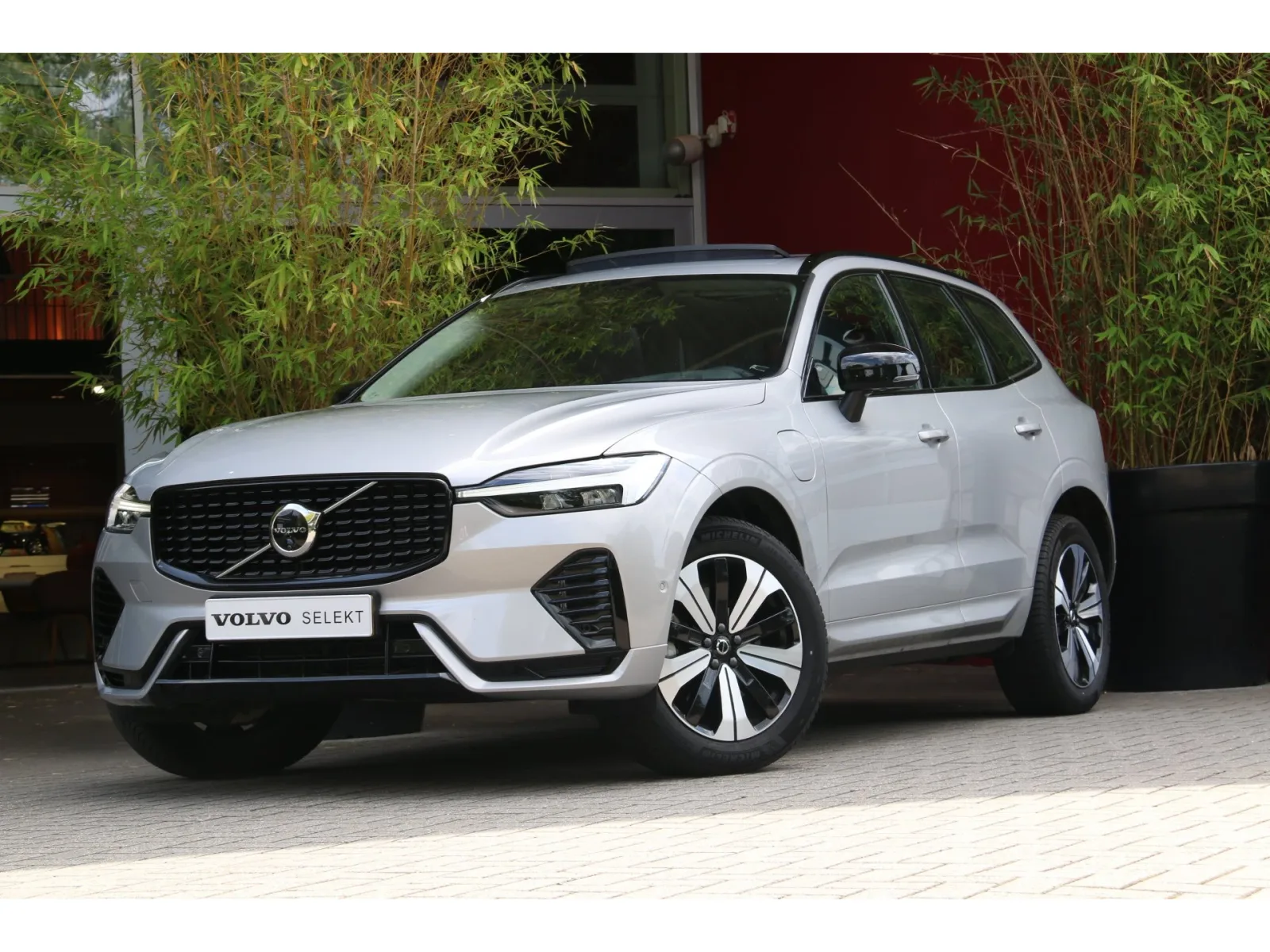 Volvo XC60 (2024) — foto 1