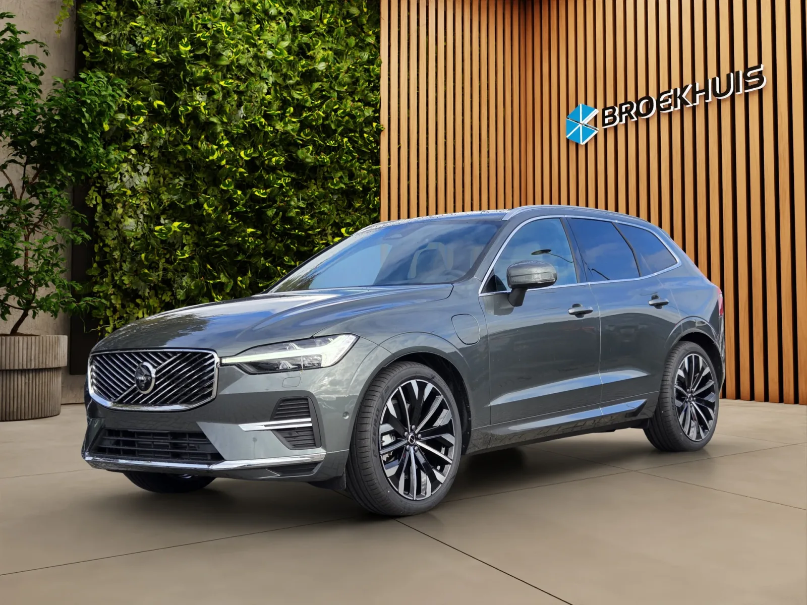 Volvo XC60 (2025) — foto 1