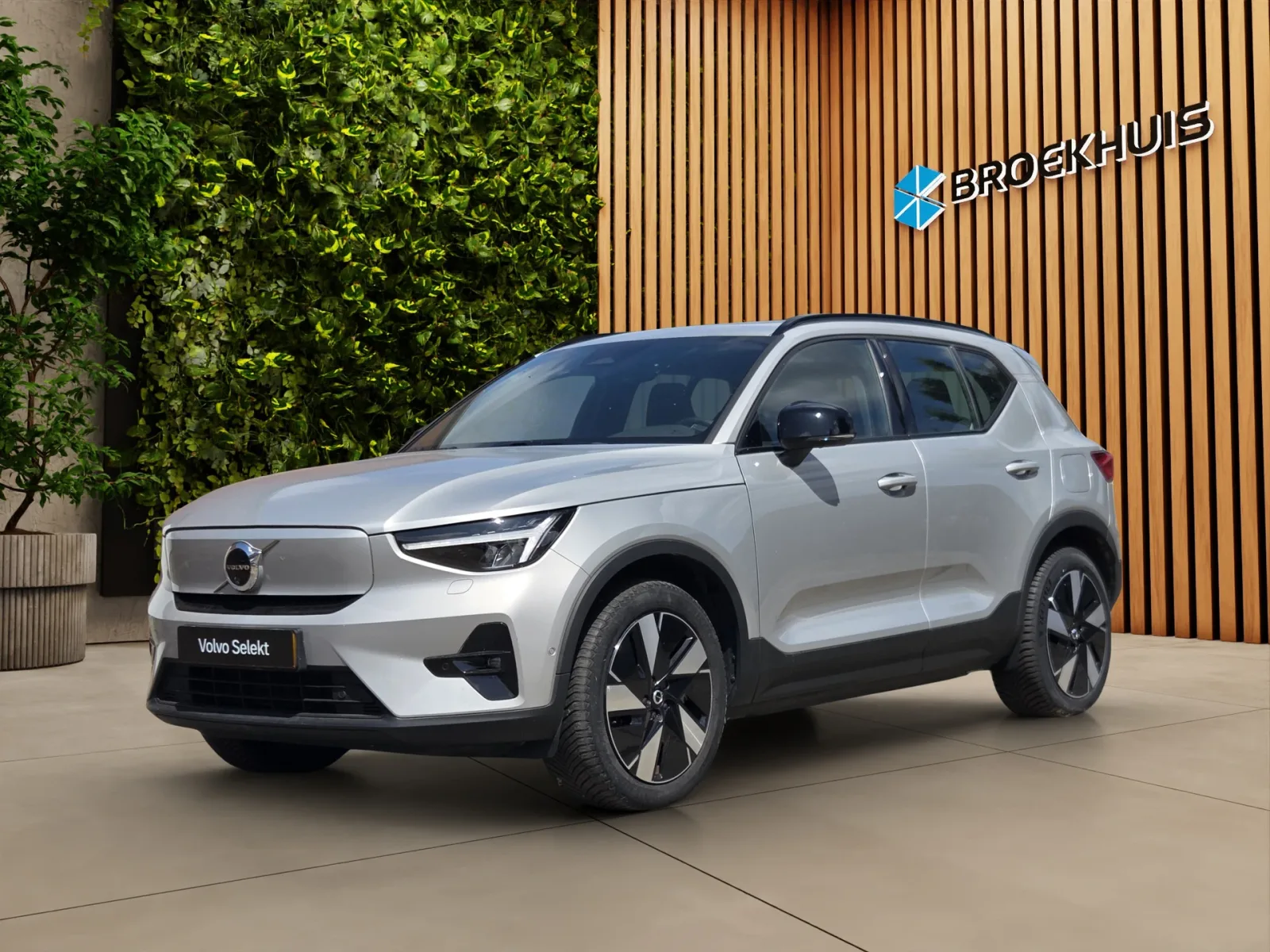 Volvo EX40 (2024) — foto 1