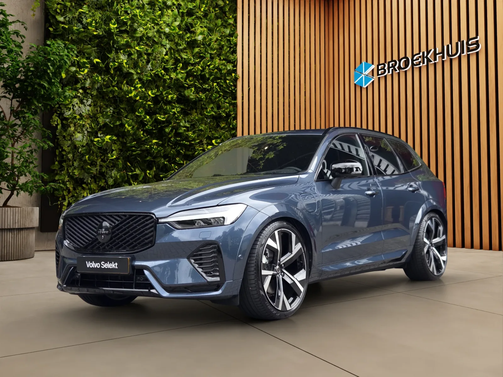 Volvo XC60 (2025) — foto 1