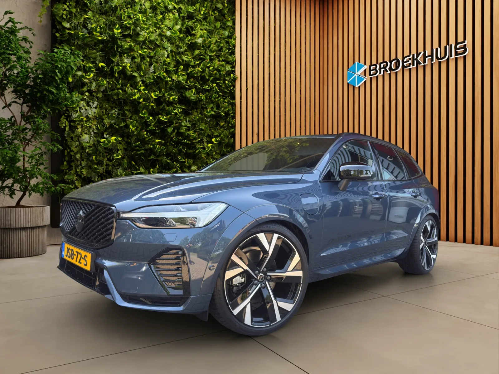 Volvo XC60 (2025) — foto 1