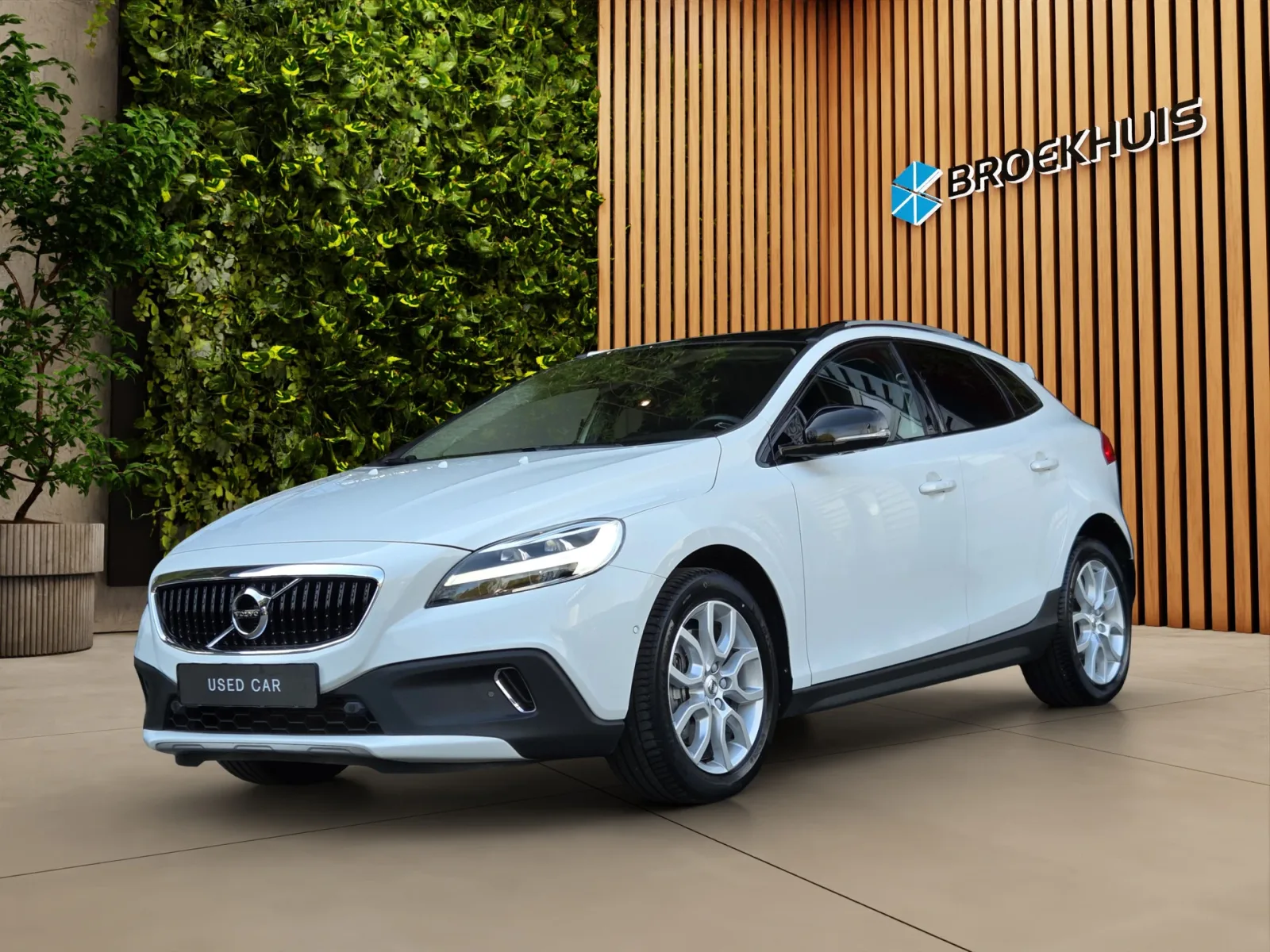 Volvo V40 (2019) — foto 1