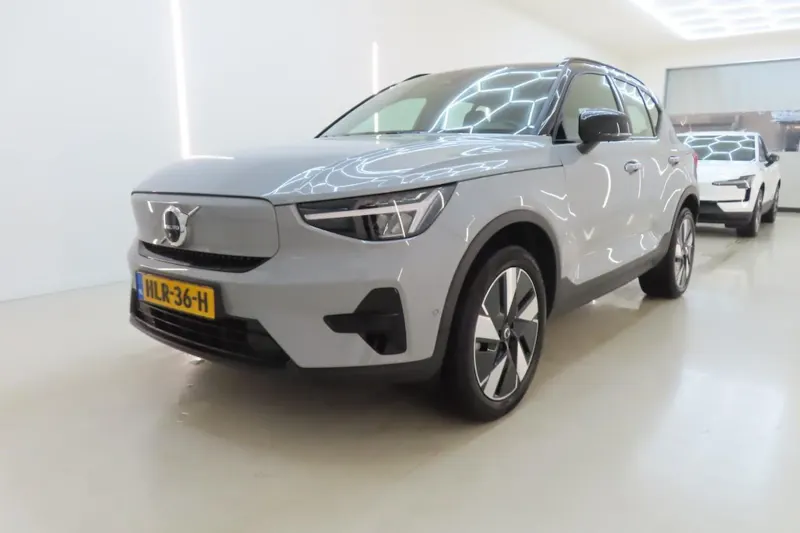 Volvo EX40 (2025)