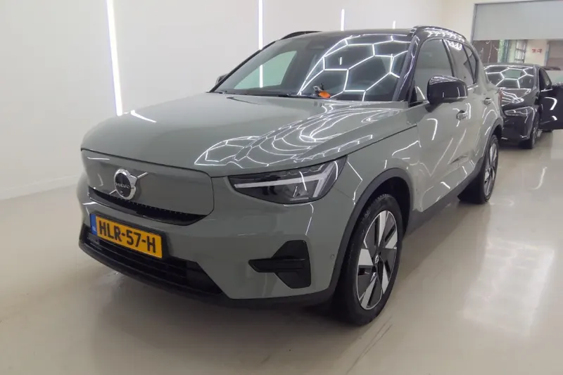 Volvo EX40 (2025)