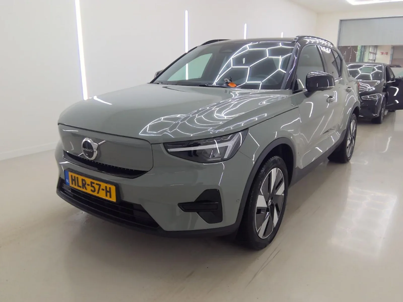 Volvo EX40 (2025) — foto 1