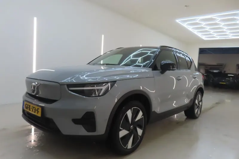 Volvo EX40 (2024)