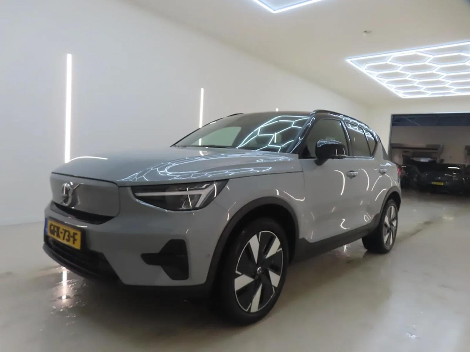 Volvo EX40 (2024) — foto 1