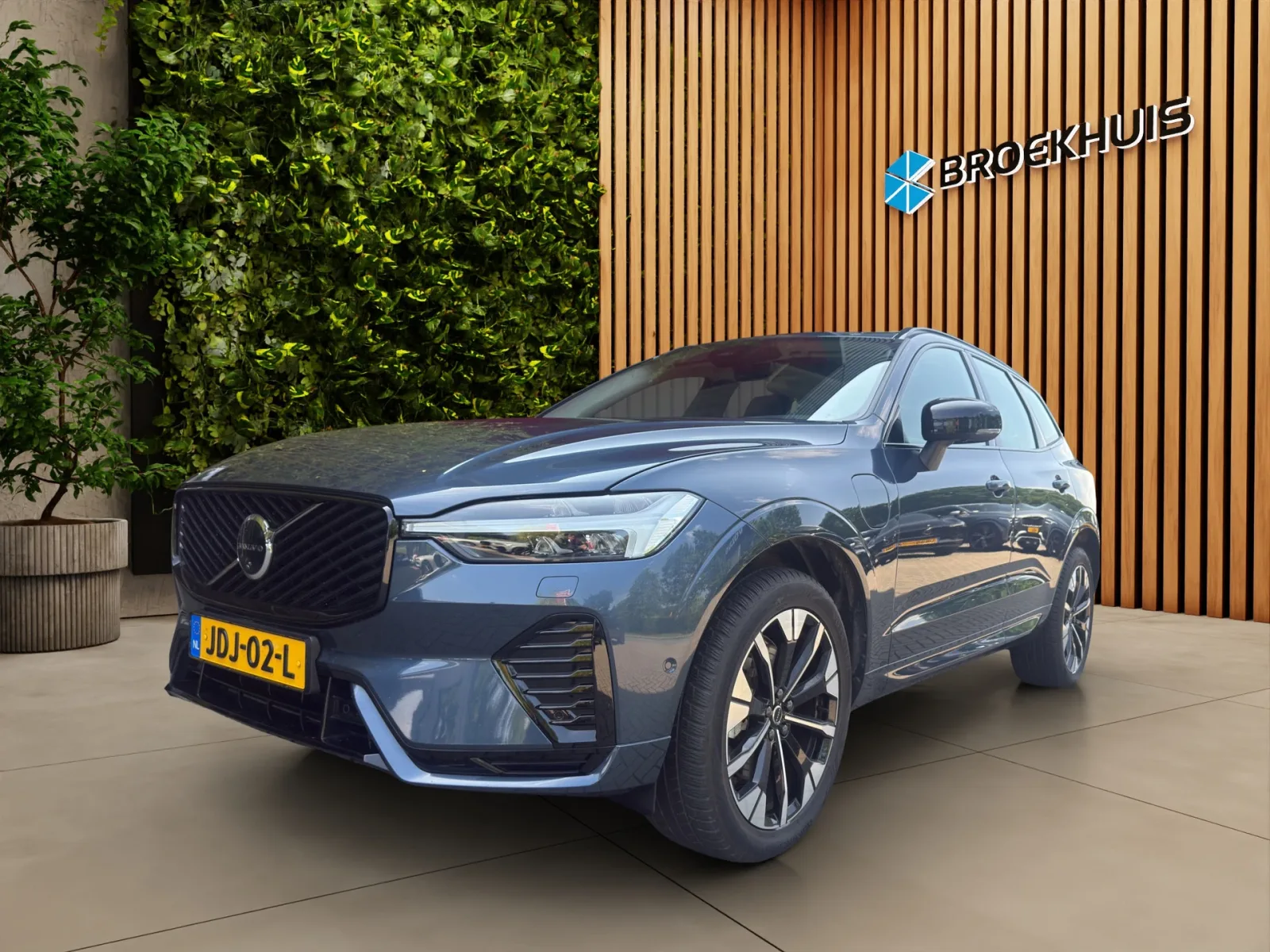 Volvo XC60 (2025) — foto 1