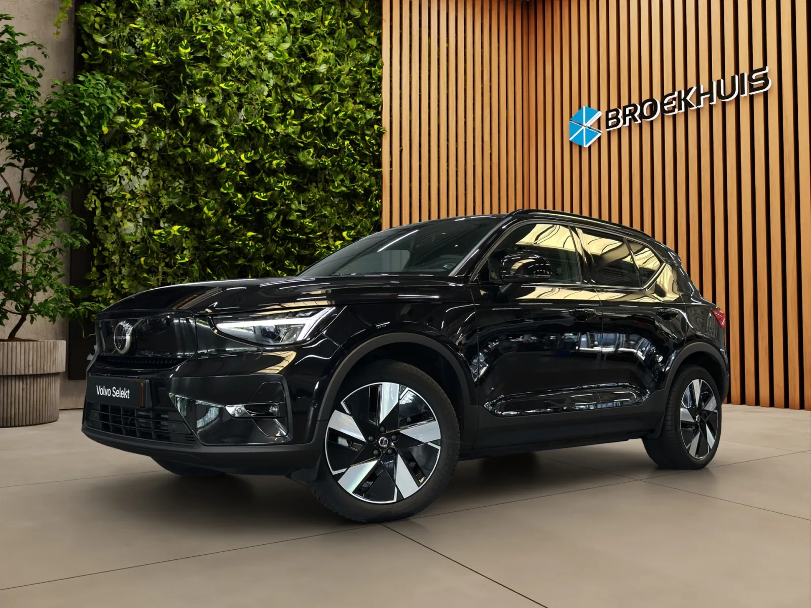 Volvo XC40 (2023) — foto 1