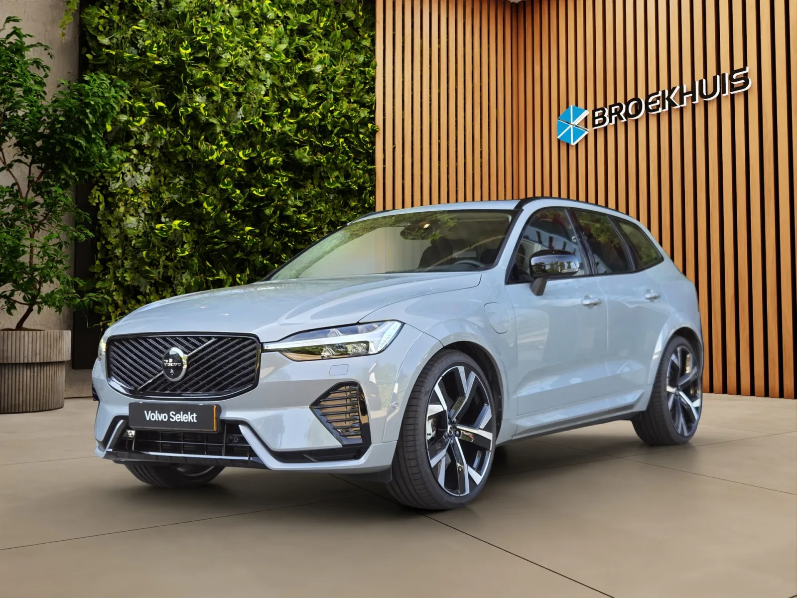 Volvo XC60 (2025) — foto 1