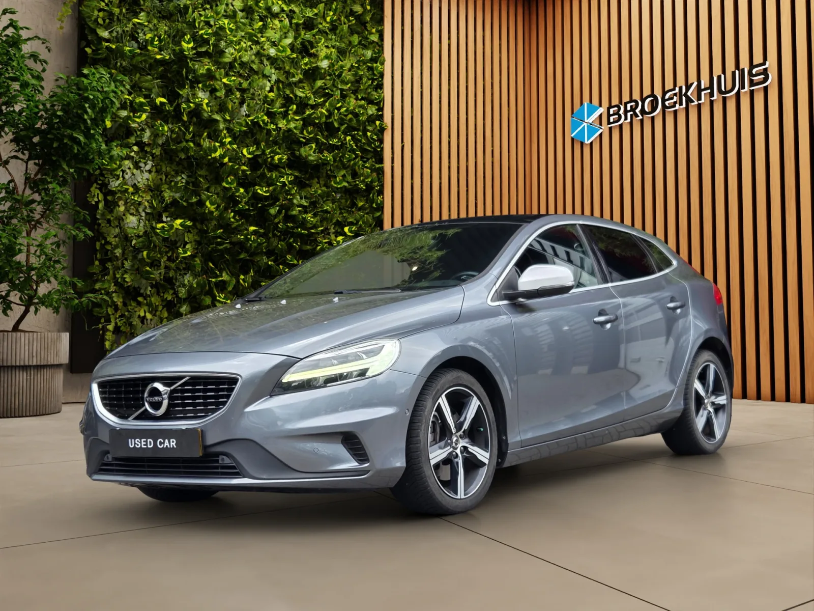 Volvo V40 (2019) — foto 1
