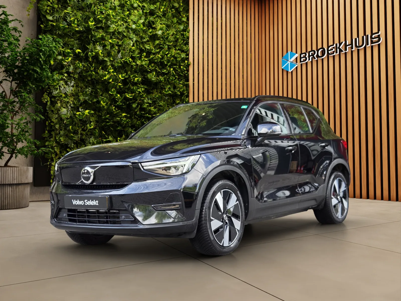 Volvo XC40 (2024) — foto 1